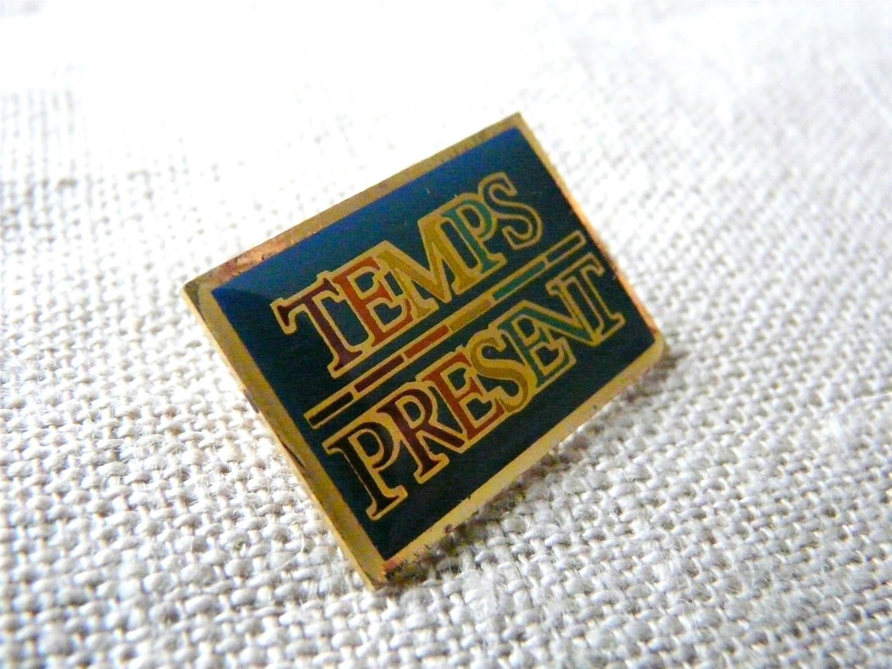 Placchette & Badge: • Temps Présent TV programme TSR RTS télé medias   pin E1.33 – Usato da Pully venduto da websurfer1 3
