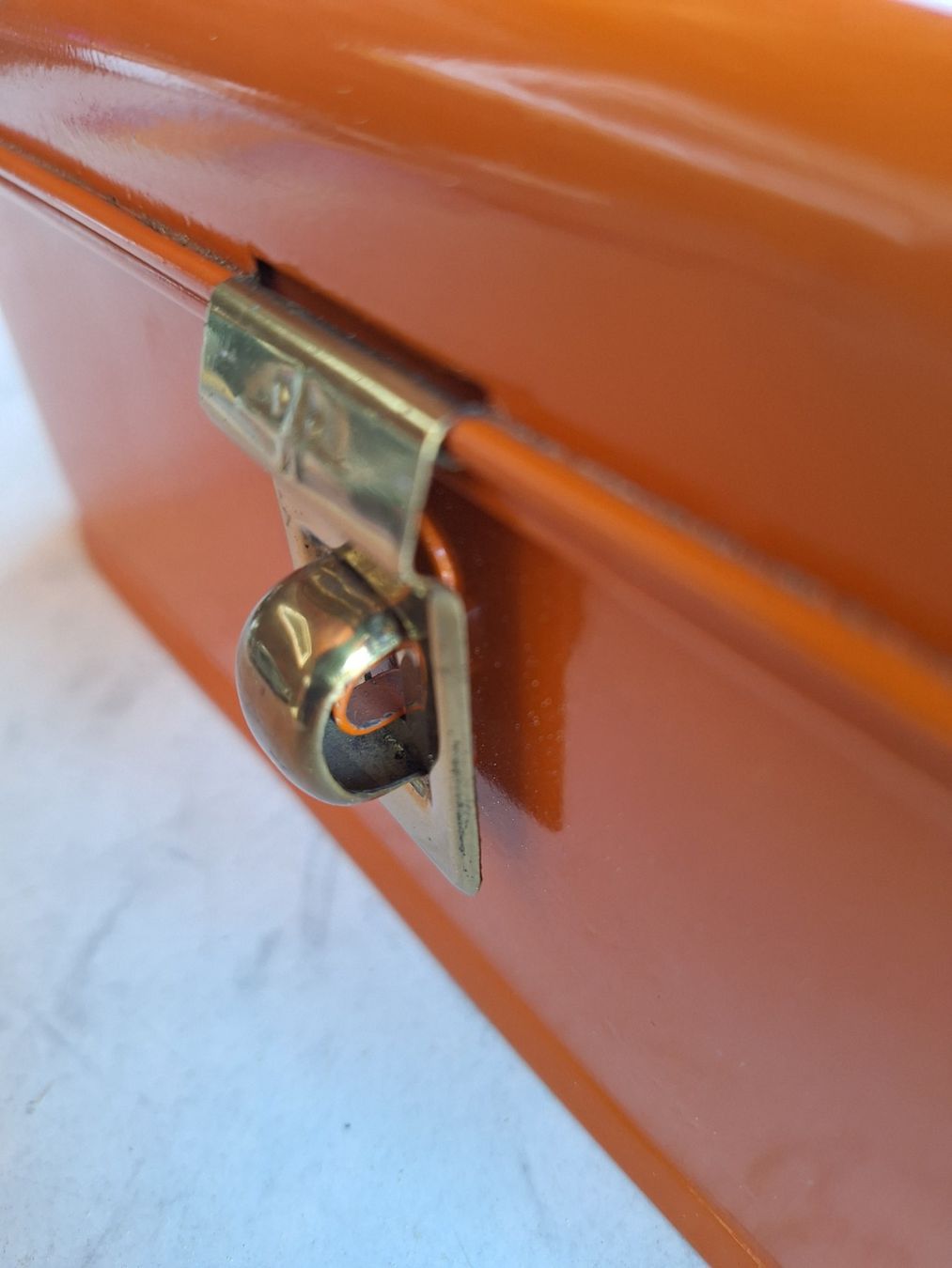 Casse di trasporto: VINTAGE BLECHDOSE IN ORANGE – Usato da Huttwil venduto da Kunterbuntli 2