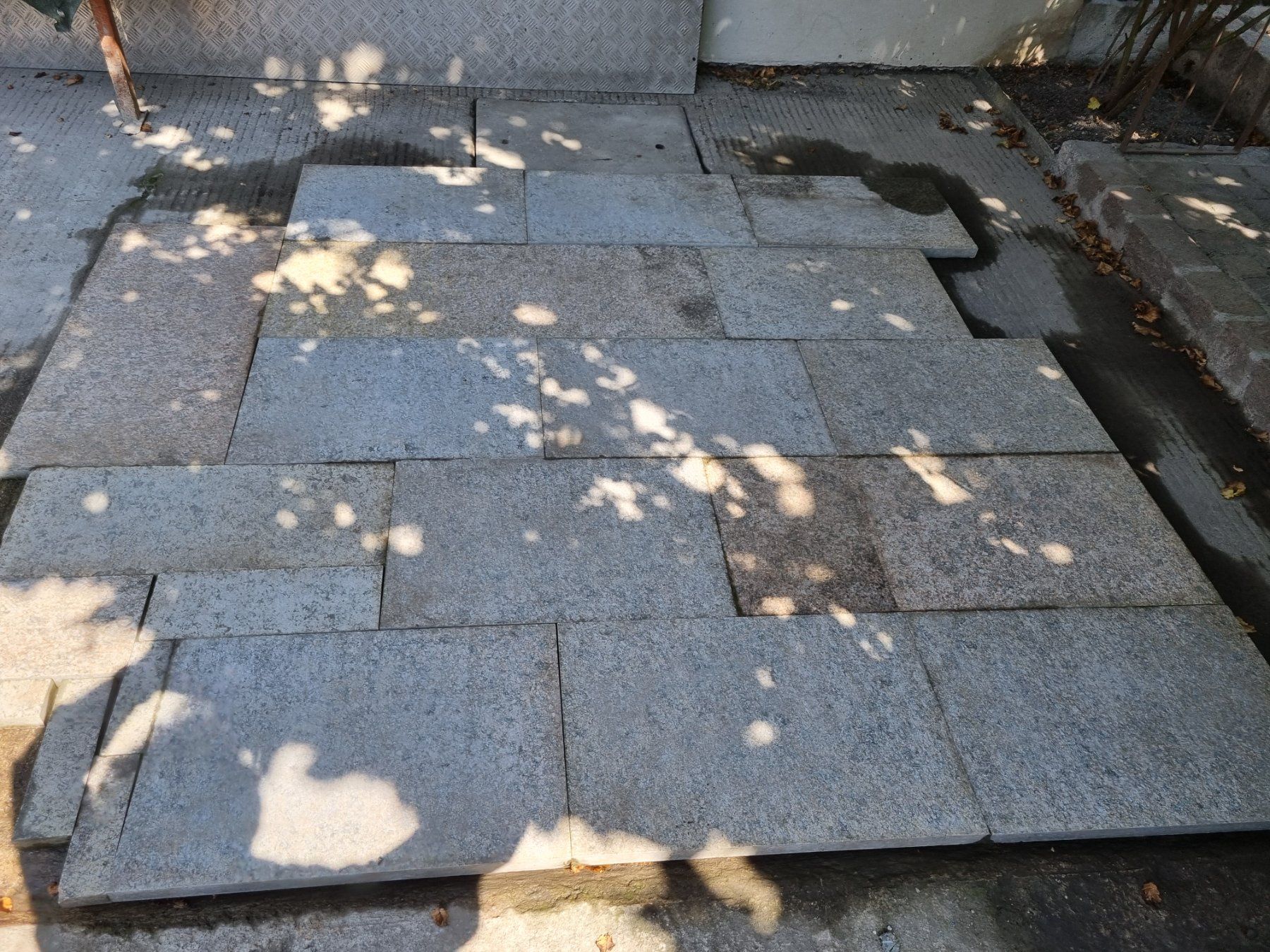 Rivestimenti per pavimenti: Gebrauchte Jura-Kalksteinplatten, ca. 3 m2 – Usato da Fürstenaubruck venduto da PizBeverin2018 8