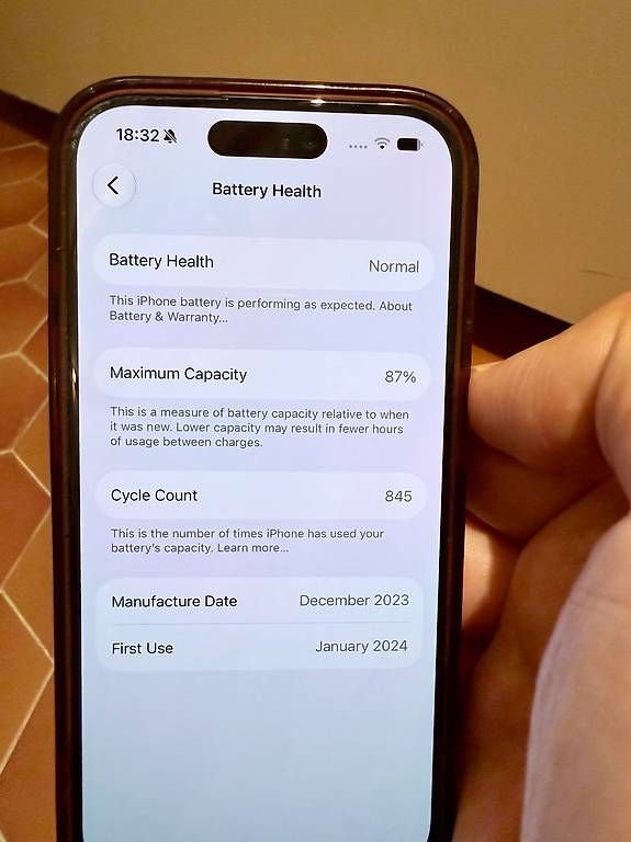 Apple Handys / Smartphones: iPhone 15 pro en parfait état – Gebraucht aus Genève von mac_d7xs 3