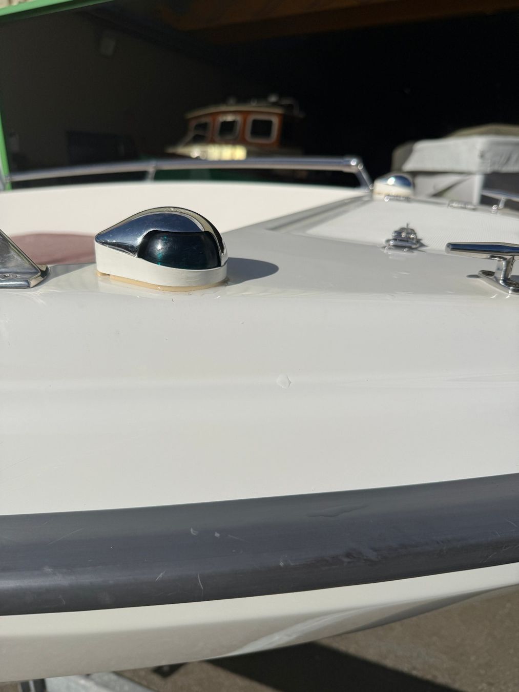 Karel Boote: Kleines Boot mit Aussenbord motor 8 PS – Gebraucht aus Quartino von 5franc 8