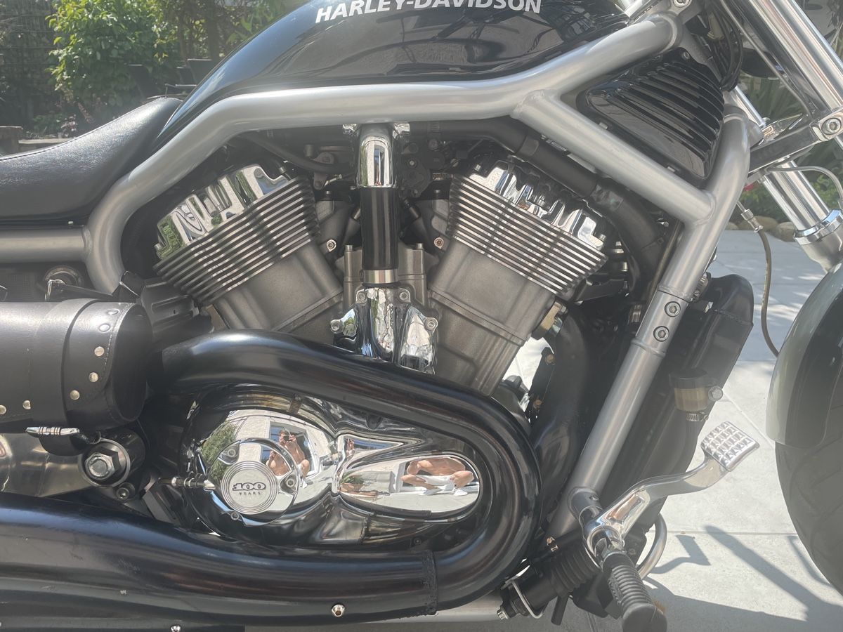 Harley-Davidson Chopper: Costumbike Harley Davidson V-Rod – Usato da Wädenswil venduto da Faessler 3