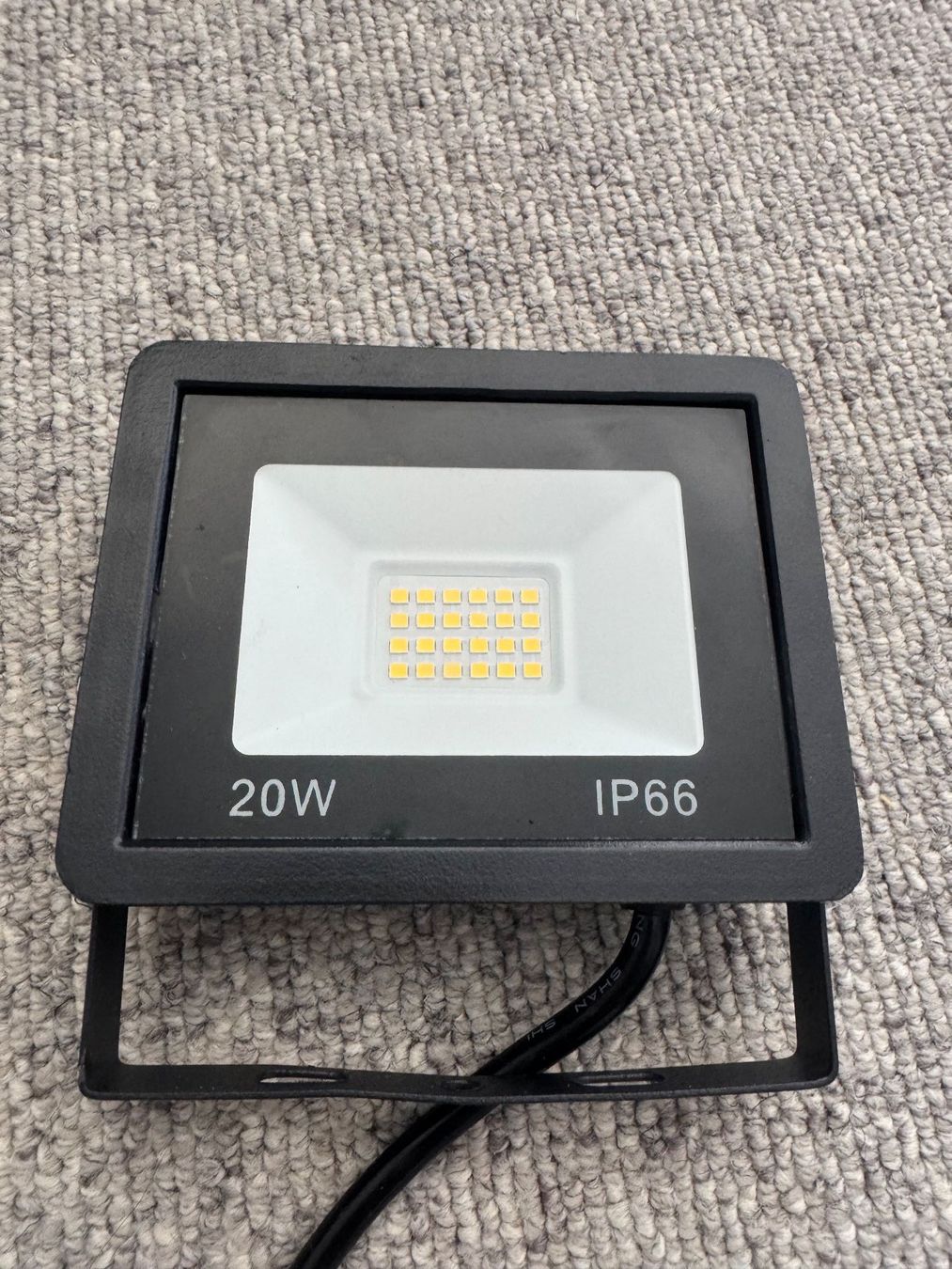 Lampade: LED Fluter 20w schwarz – Usato da Weinfelden venduto da rizzla360 2