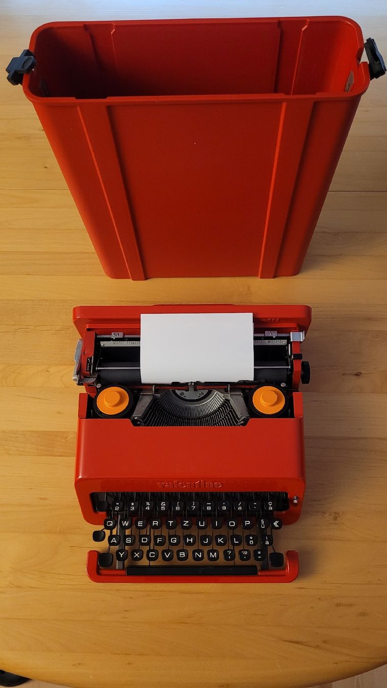 Olivetti Macchine da scrivere: OLIVETTI * VALENTINE * red Schreibmaschine 1969 – Usato da Gränichen venduto da Thesi123456 4