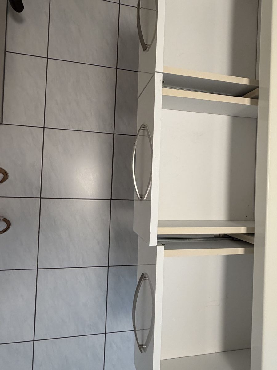 Commodes:  Gratis Kommode mit Stauraum, sofort abholbereit – D'occasion à Dübendorf par mas_lsc9 4