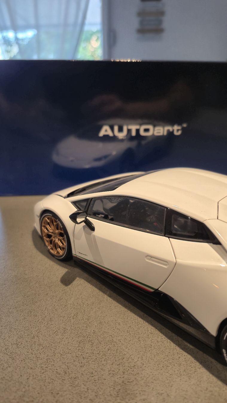Autoart Voitures modèles: Lamborghini Huracan Performante AutoArt 1:18 – Neuf avec emballage d'origine à Riaz par SL-Modelcars 4