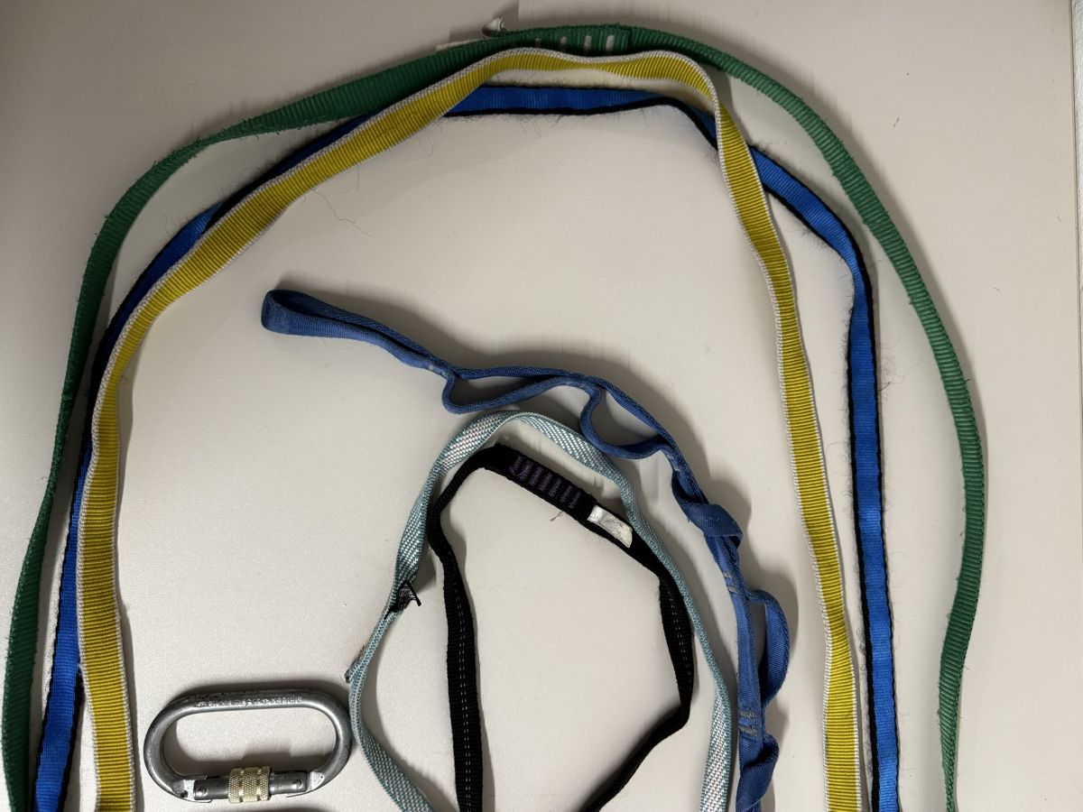 Kletterausrüstungen: Bandschlinge Klettergurt Karabiner 3 Stk. gebraucht – Gebraucht aus Zürich von Nobs1 3