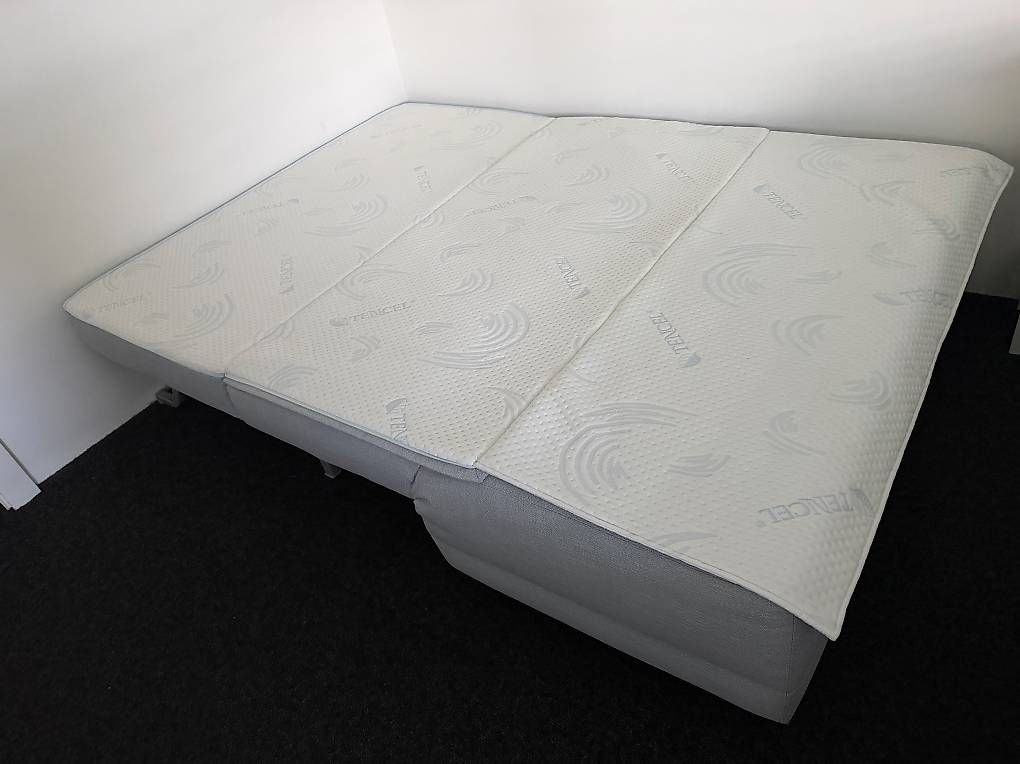 Sofas: Schlafsofa hellblau mit Stauraum, 145x200 – Gebraucht aus Männedorf von Jberglas 4