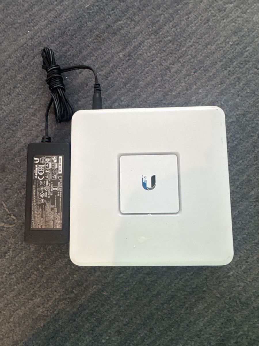 Ubiquiti Modem & Router: Unifi Security Gateway – Usato da Arosa venduto da Aram01 1