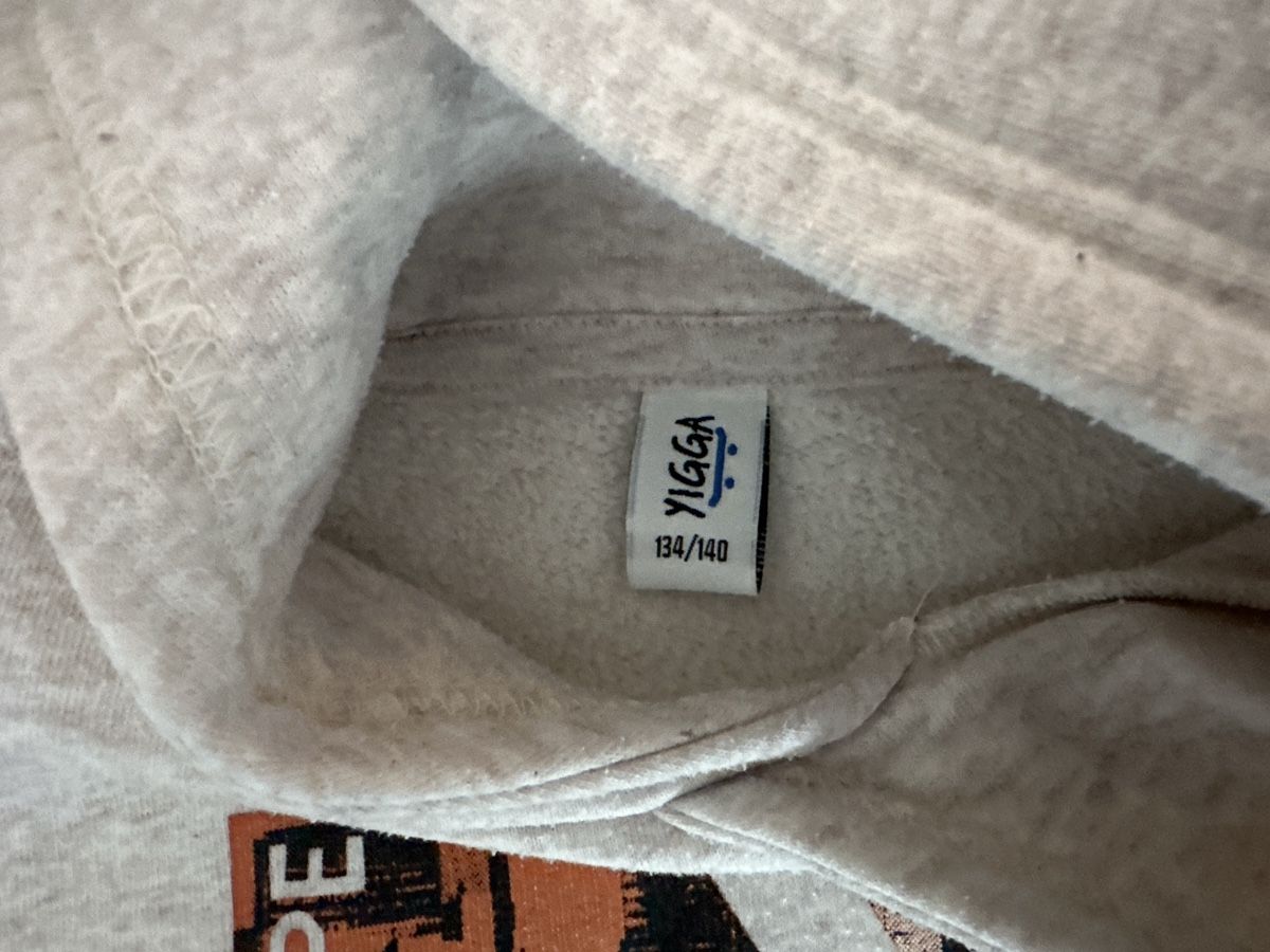 Maglioni & Felpe: Kapuzen Pulli Gr. 134/140 beige – Usato da Flawil venduto da savoypremium 2