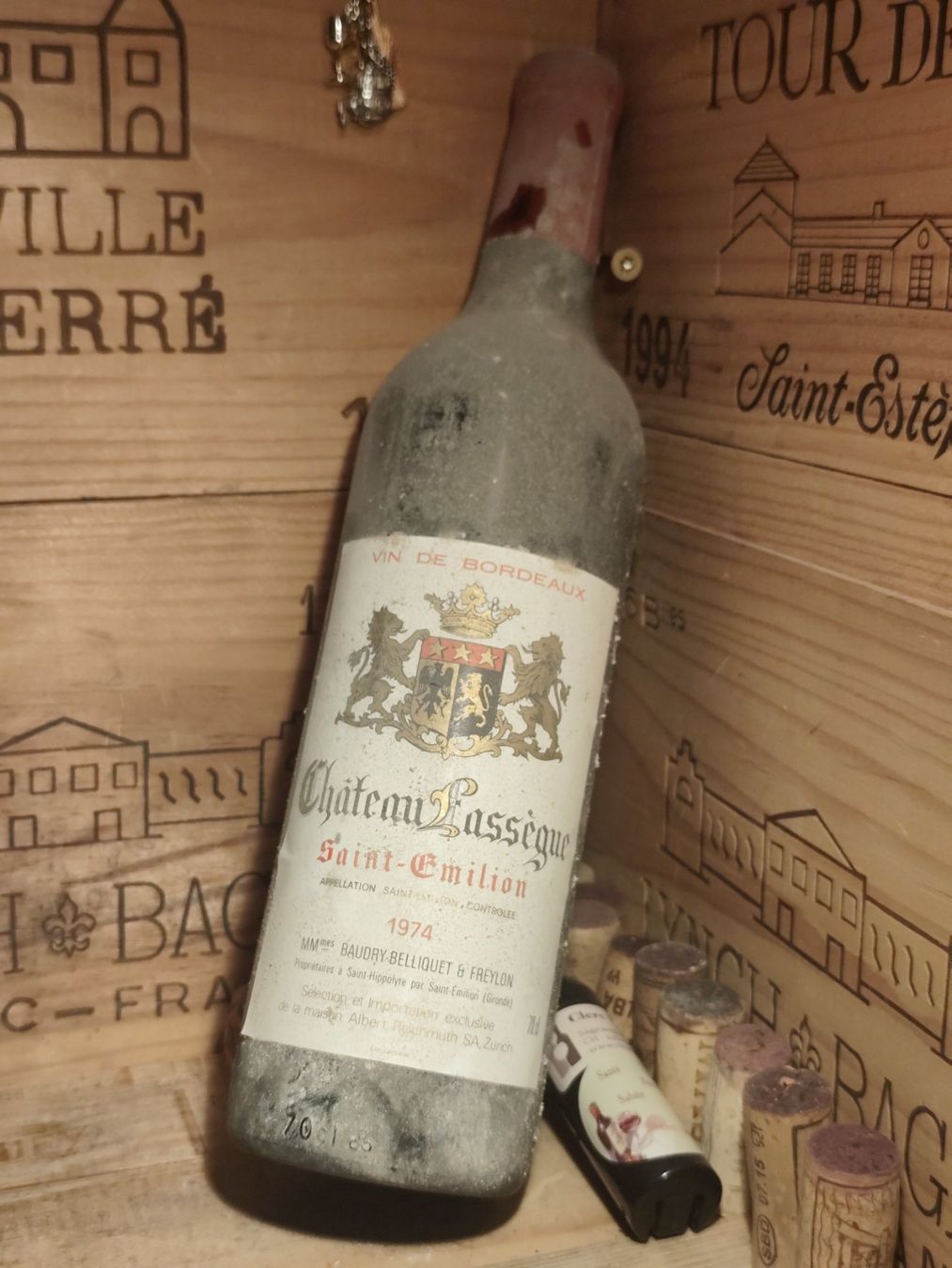 Vino: 1974 Saint Emilion Château Lassègue – Nuovo e nell'imballaggio originale da Büsserach venduto da Vintage-vins