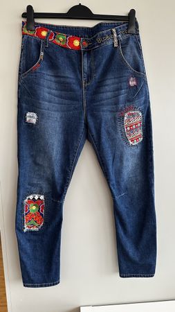 Desigual Jeans, Ethno Style, Stickereien, Gr. 30
