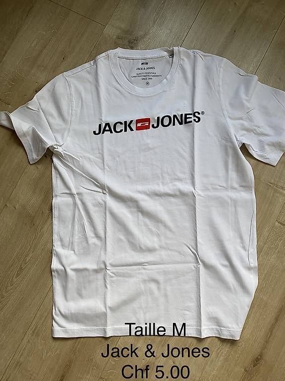 T-shirt: T shirt S / M / L – Usato da Cheseaux-Lausanne venduto da Fannelle01