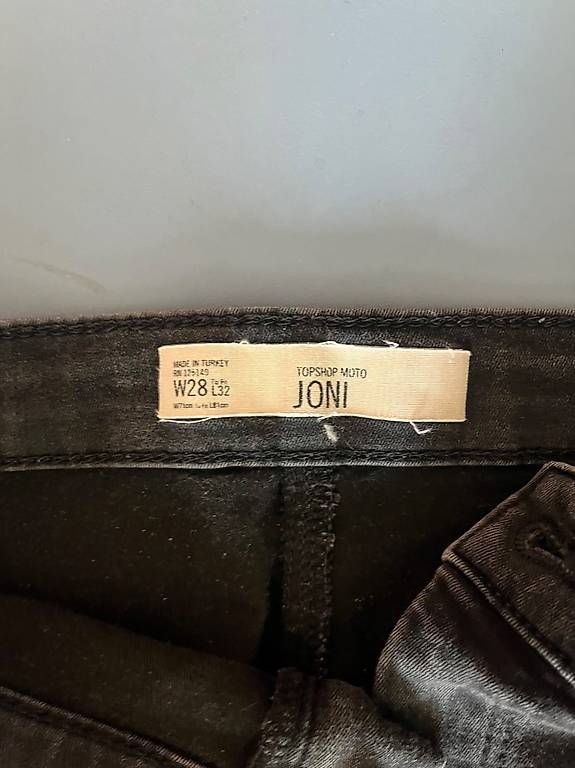 Jeans: Jeanshosen Grau-Schwarz – Usato da Dübendorf venduto da jjs_t925 2