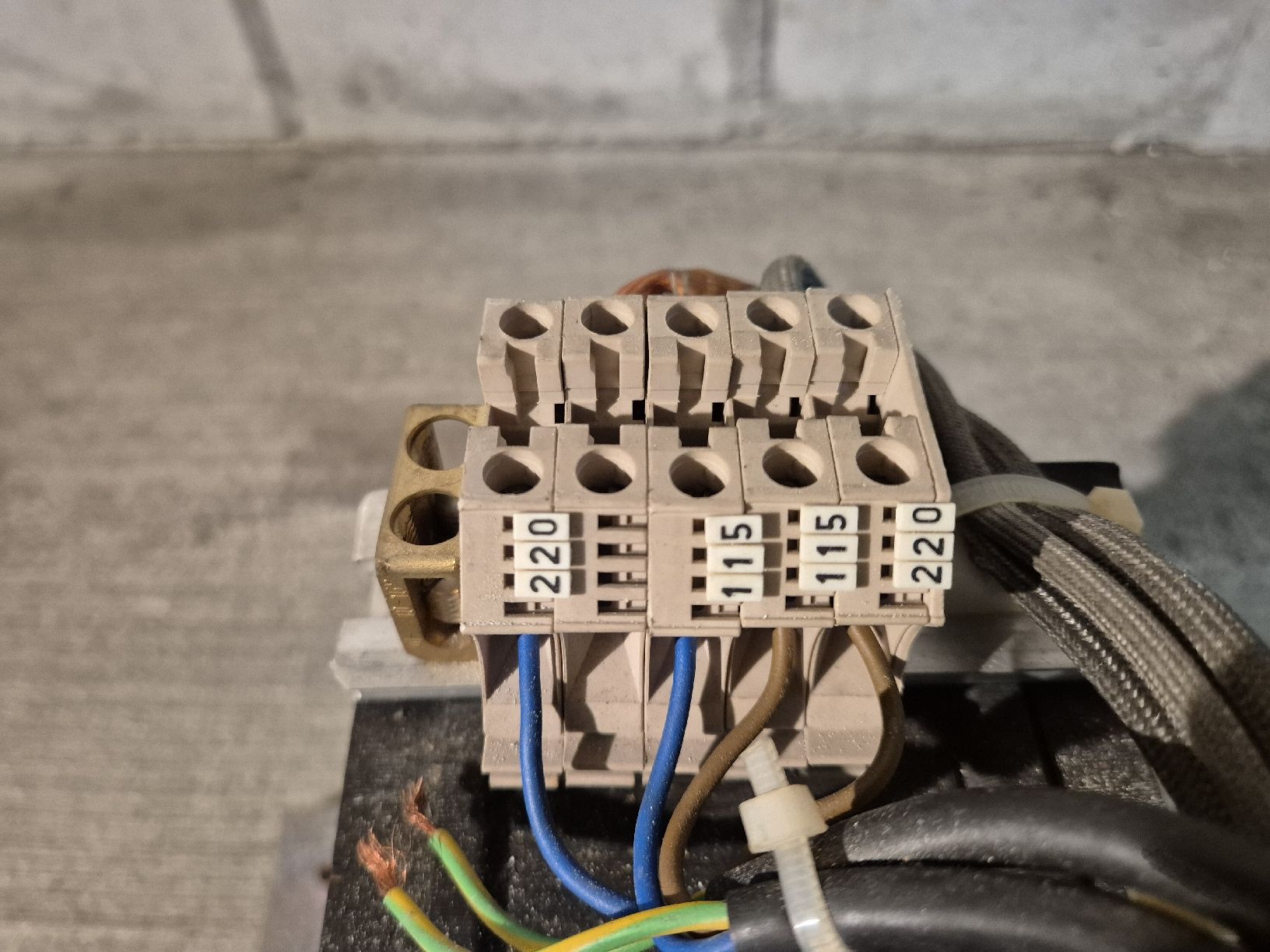 Elektronikbauteile: Starkstrom Trafo Transformator 115V 220V – Gebraucht aus Oberentfelden von Eros09 1