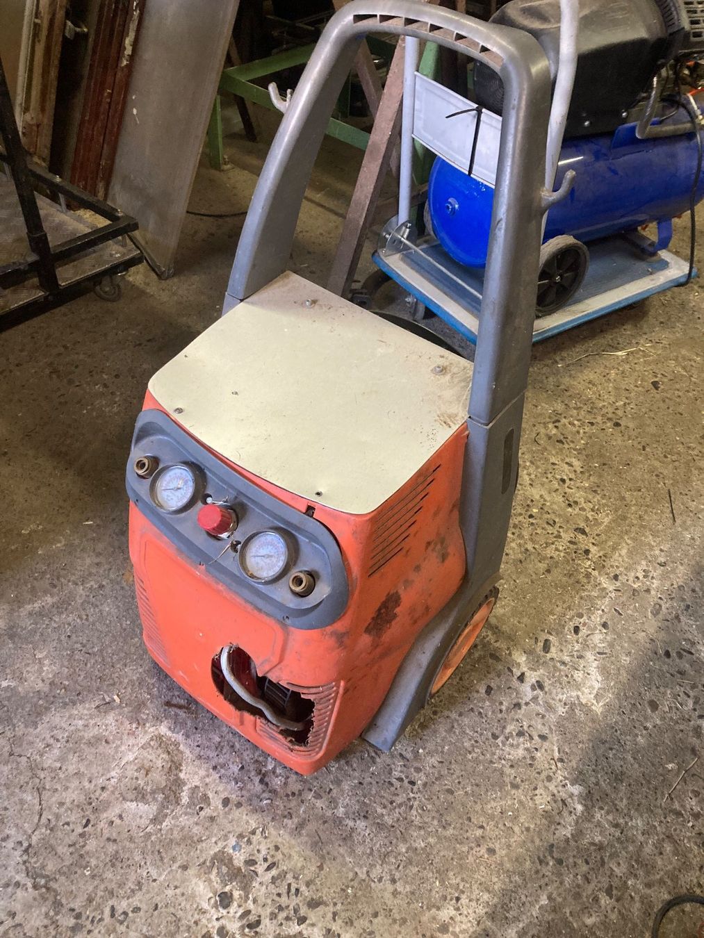 Compresseurs: Luftkompressor 35l – Défectueux à Uetendorf par reu_99v8 1