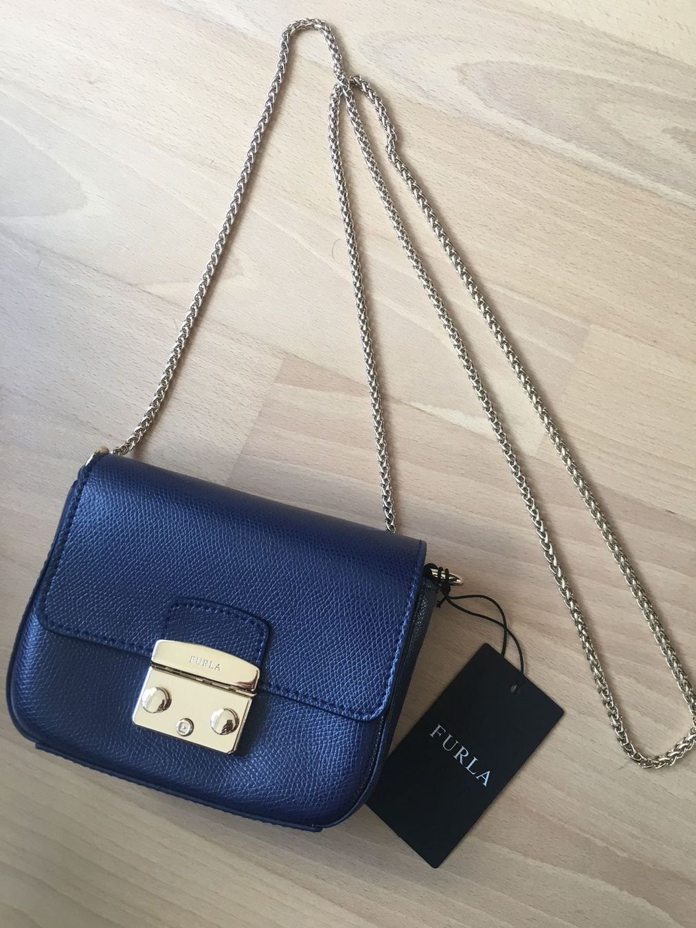 Furla Taschen für Damen: Fabrikneue Furla Mini Crossover-Handtasche "Metropolis AIR" – Neu und originalverpackt aus Zürich von TRIKOTKAISER 6