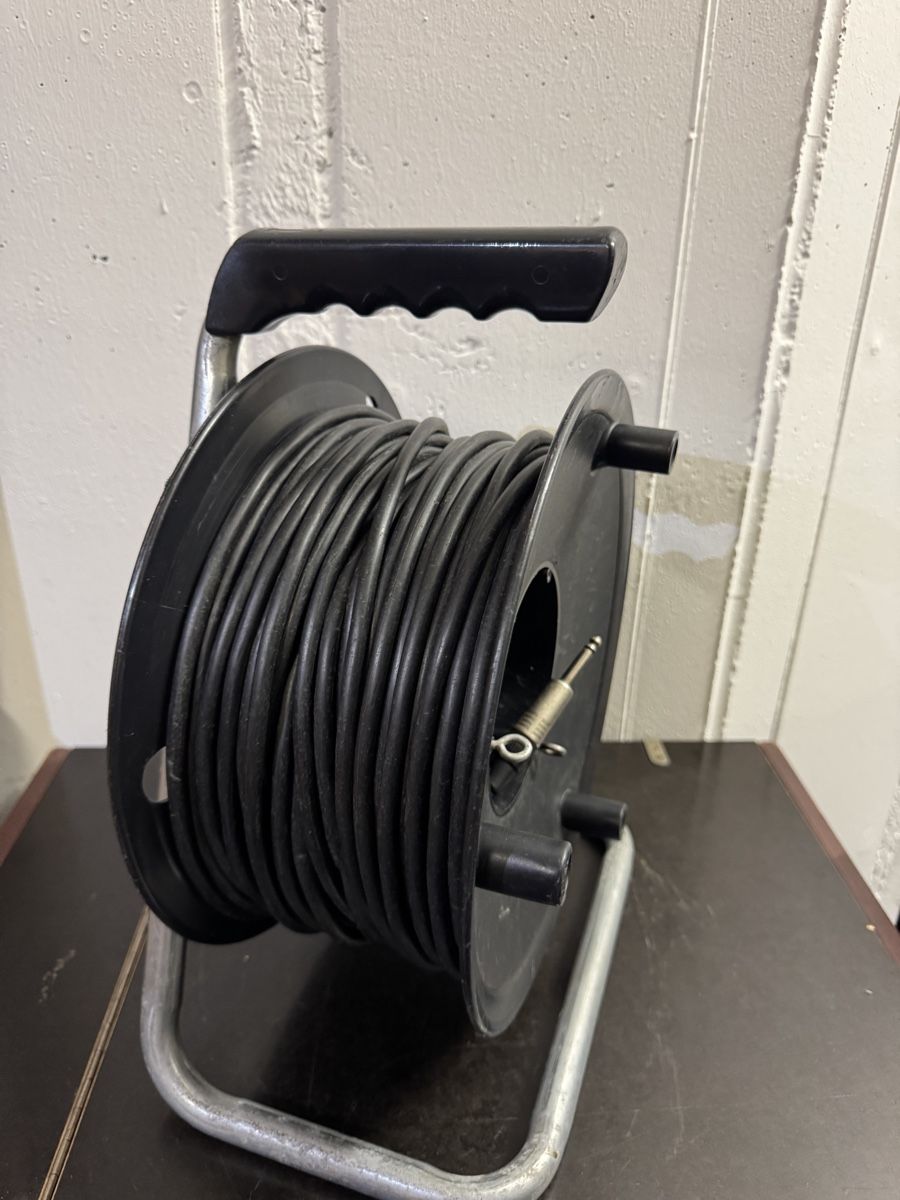 Neutrik Cavi: NEUTRIK Kabelrolle mit 40M Instrumentenkabel !!!! – Usato da Seewen SZ venduto da QM.03 1