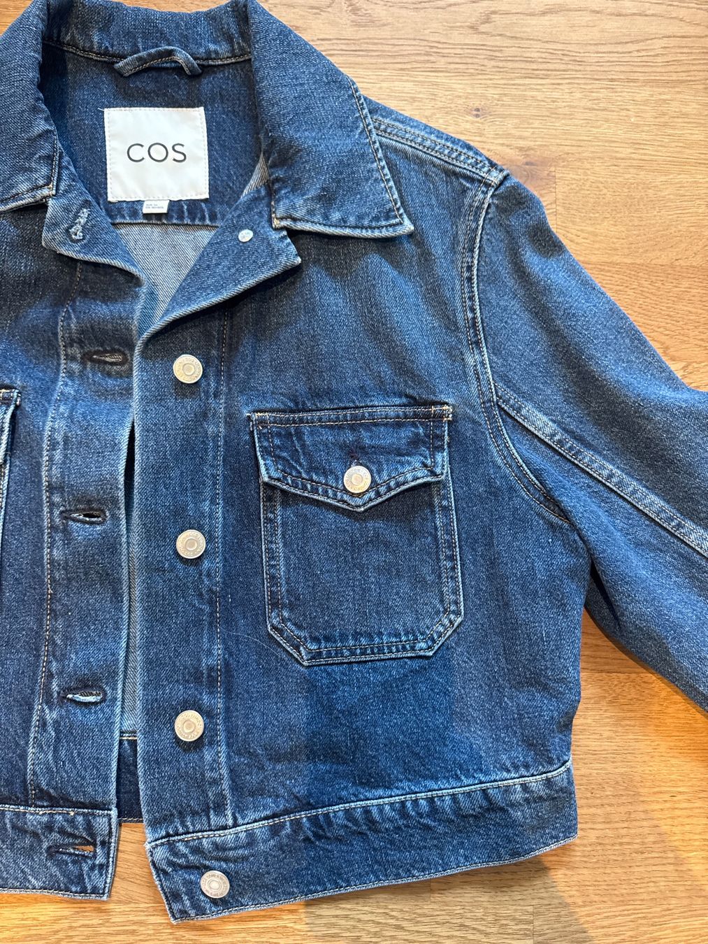 Cos Giacche: COS kurze Jeansjacke Utility 34 – Usato da Speicherschwendi venduto da Madeleine_17 1