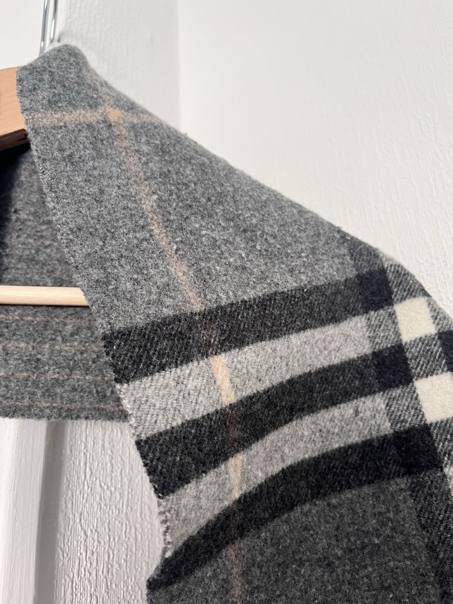 Burberry Foulard & Sciarpe: Burberry Scarf Check Pattern Grey Wool Cashmere Used – Usato da Lausanne venduto da Danash 6