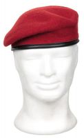 Beret / Baskenmütze rot Total: 87 Stück NOS/OVP