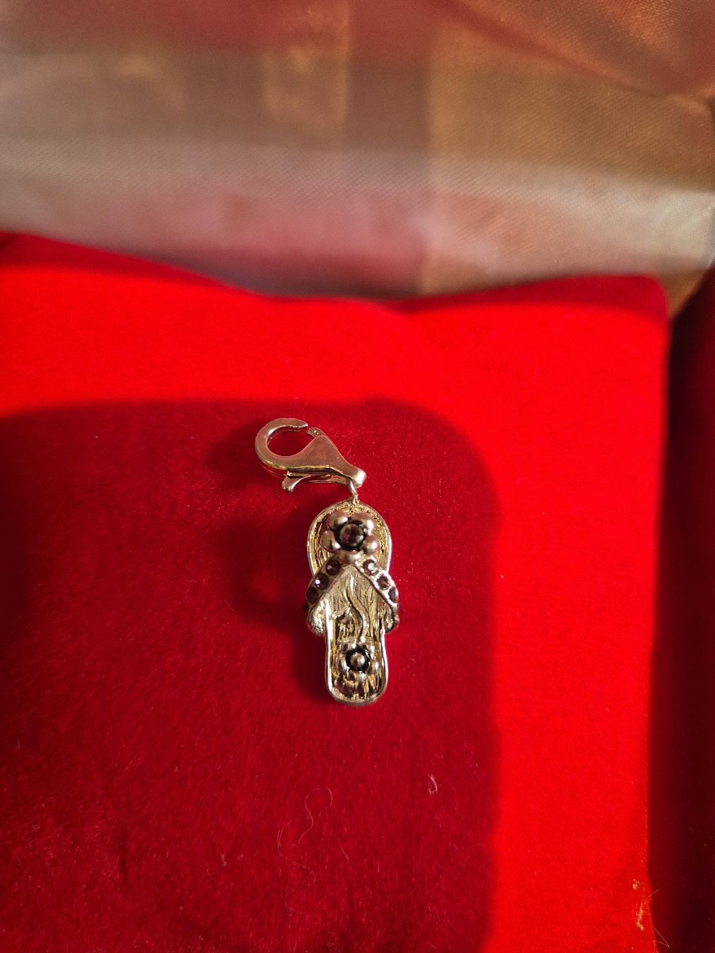 Ciondoli: Charm Anhänger Flip Flop – Nuovo e nell'imballaggio originale da Kollbrunn venduto da guernsey11