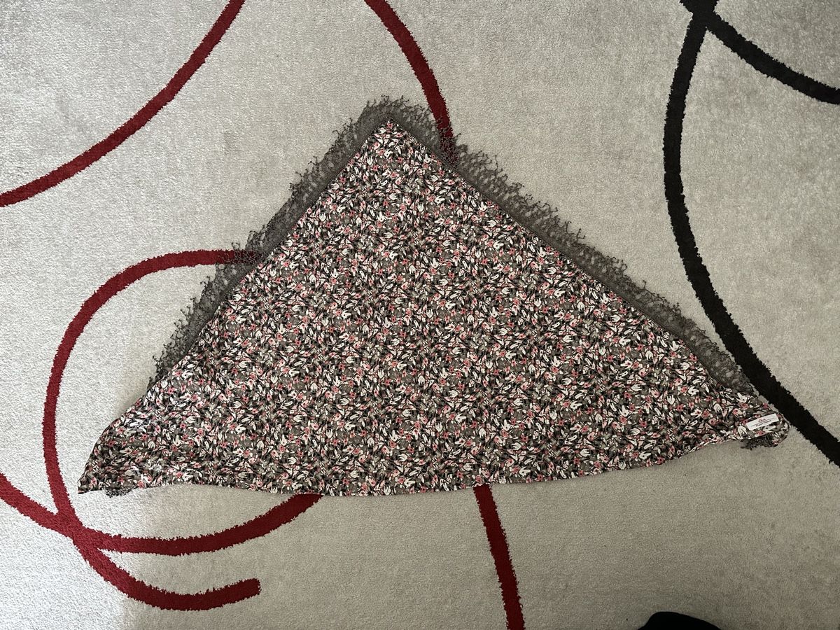 Foulard & Sciarpe: S.Oliver Halstuch mit Blumenmuster – Nuovo (secondo la descrizione) da Wetzikon ZH venduto da oez_fl2f