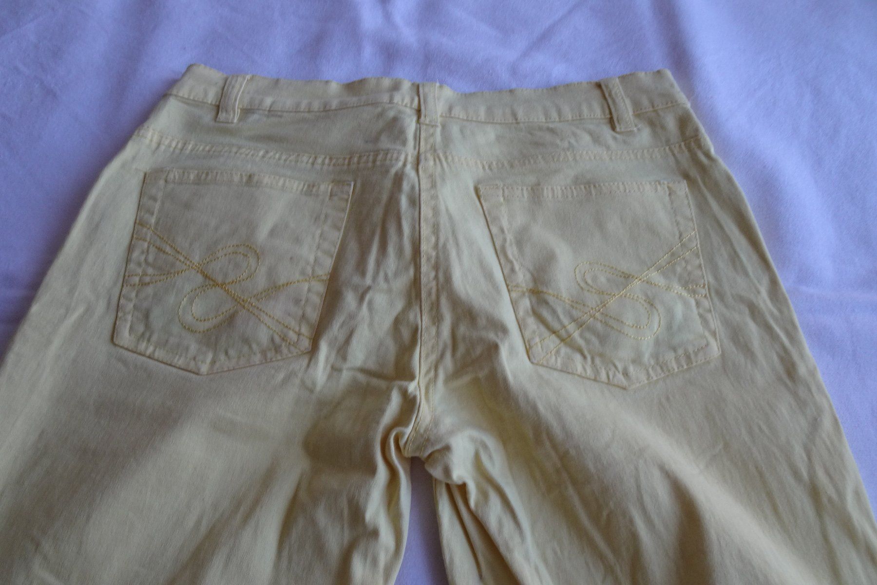Pantaloni: Jeans gelb 7/8 lang Gr. 36 – Usato da Strengelbach venduto da schmetterling20 3
