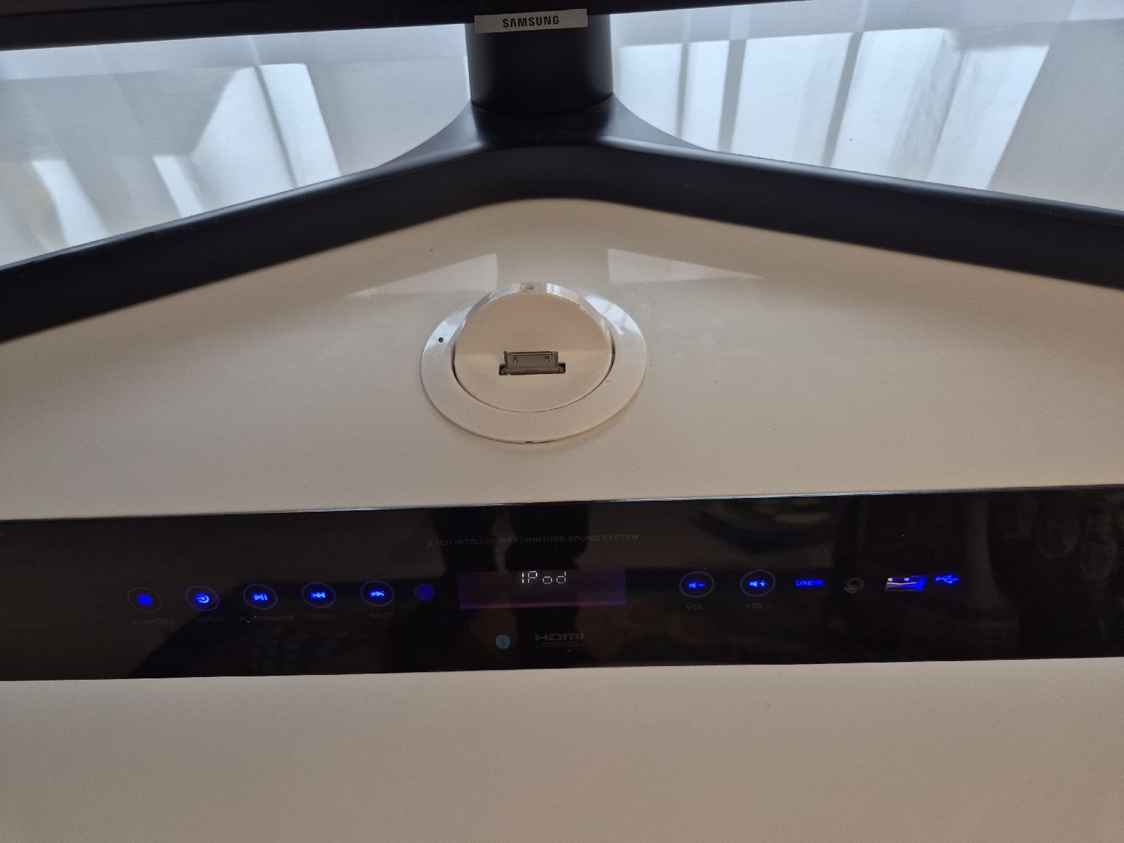 Mobili TV: TV-Möbel mit integriertem Soundsystem, weiss – Usato da Burgdorf venduto da Toma9 5
