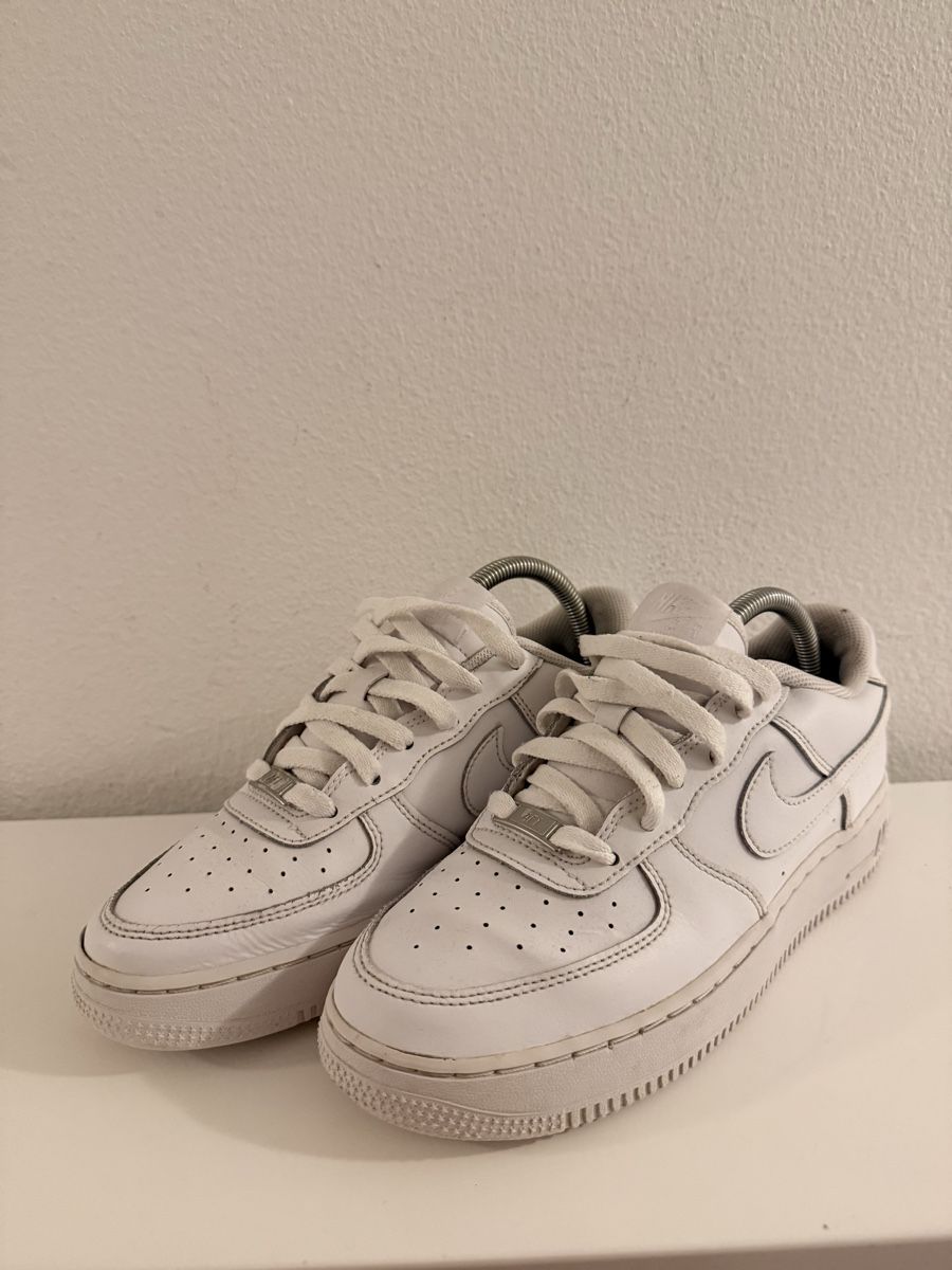 Nike Herrenschuhe: Nike air force 1 taille 41 – Gebraucht aus Renens VD von VD2026