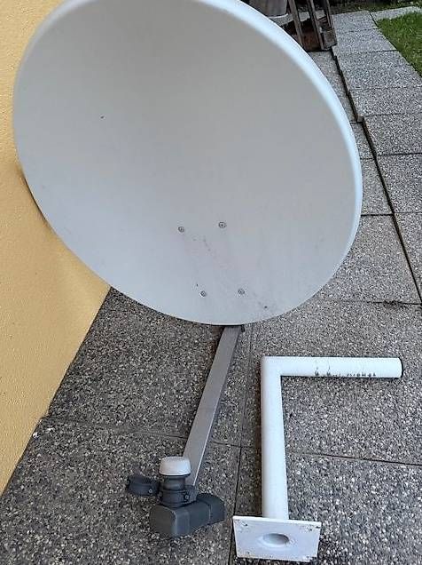 Satellitenschüssel: Sat-Anlage, 2 Antennen / Système satellite , 2 antennes – Gebraucht aus Lutry von 55041dragster