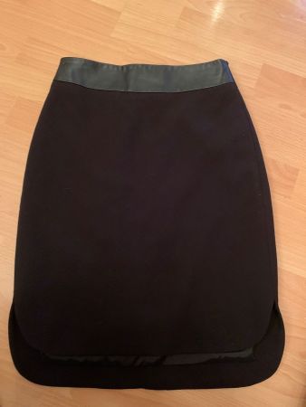 Jolie jupe noire Mango t. S ou 36