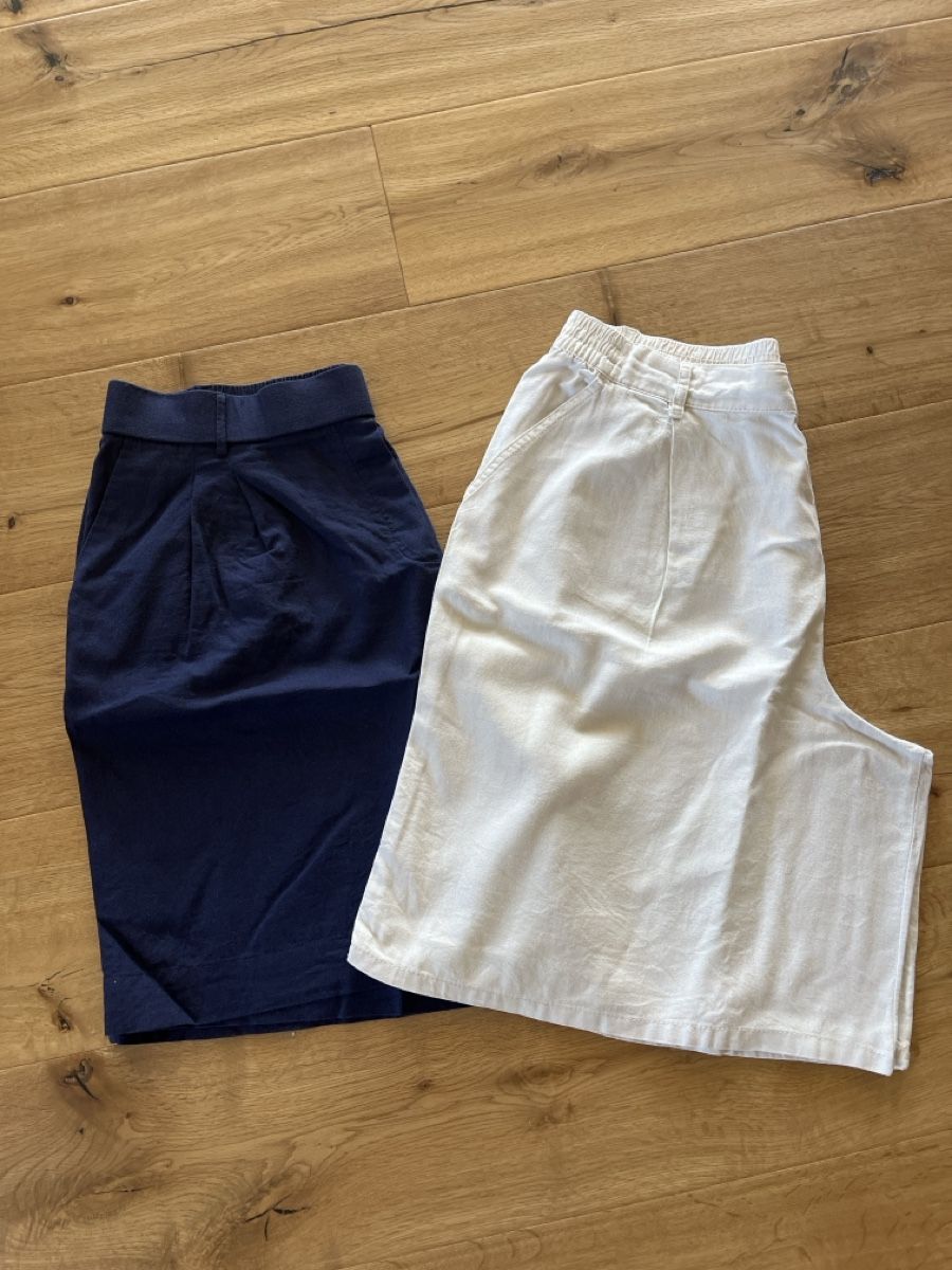 Kleiderpakete: 2 Leinen-Shorts – Neu (gemäss Beschreibung) aus Weesen von Engadinerin