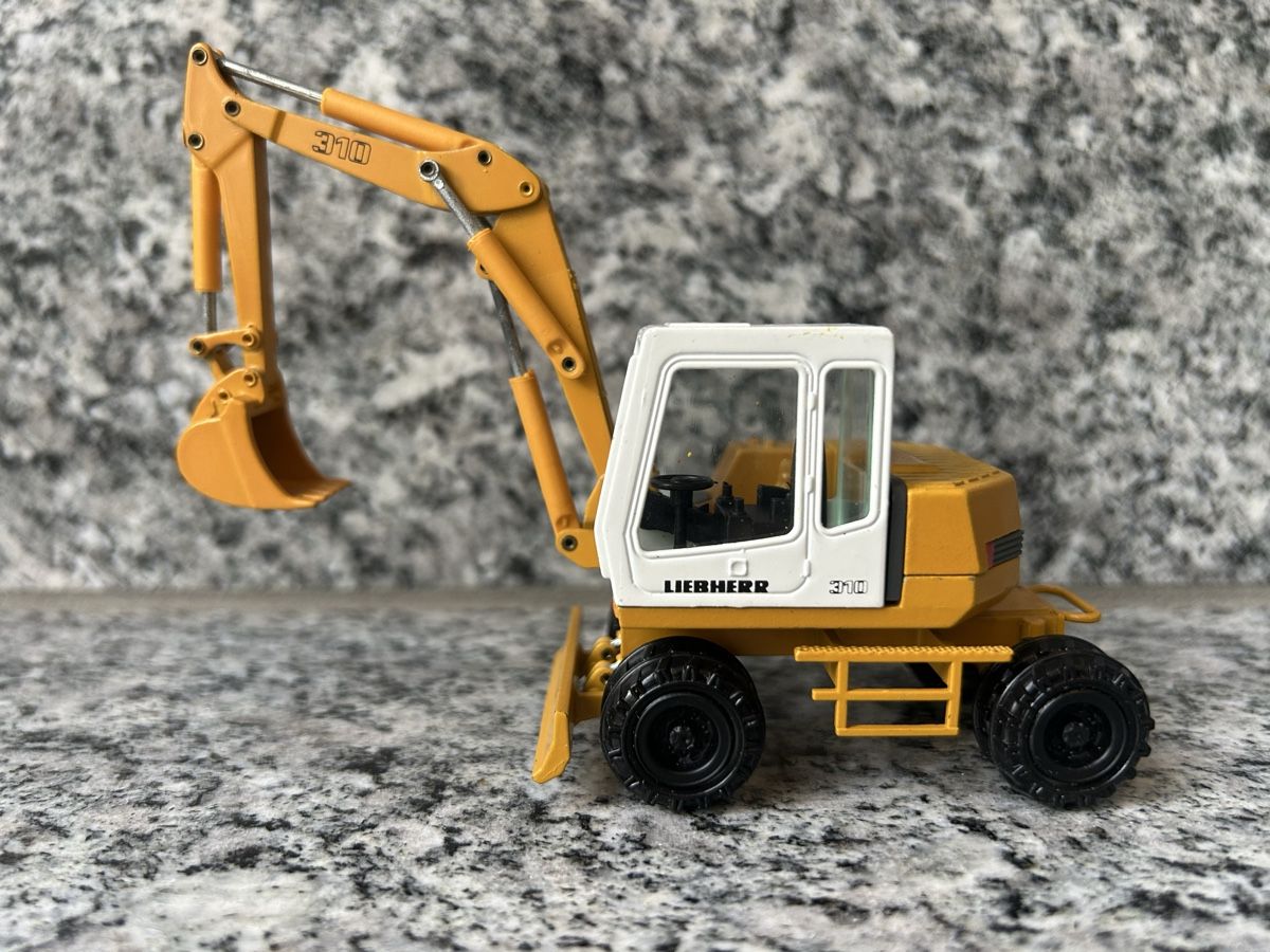 Liebherr Excavateurs: Liebherr 310 , 1:50 , Conrad – D'occasion à Horw par Tigercat635 1