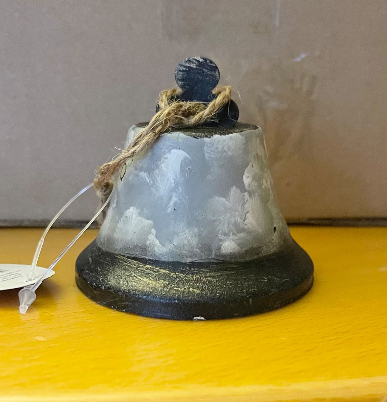 Tutte le decorazioni: Baumschmuck Glocken 6,5cm Metall mit feinem Klang – Nuovo e nell'imballaggio originale da Basel venduto da Seifehuesli 6