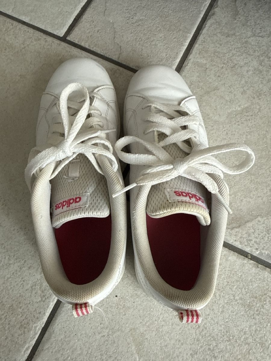 Adidas Schuhe für Mädchen: Schuhe „ADIDAS“ Gr.ca.36 – Gebraucht aus Waltenschwil von lina-04 2