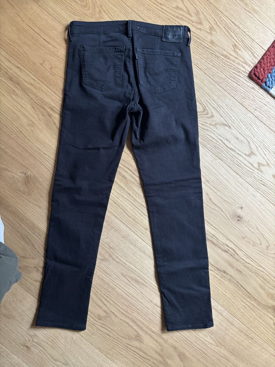 Levi's Jeans: Schwarze Levi's Jeans – Usato da Luzern venduto da Joeselling 3