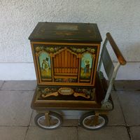 Drehorgel Raffin R 20/31 mit Wagen und 8 Notenrollen