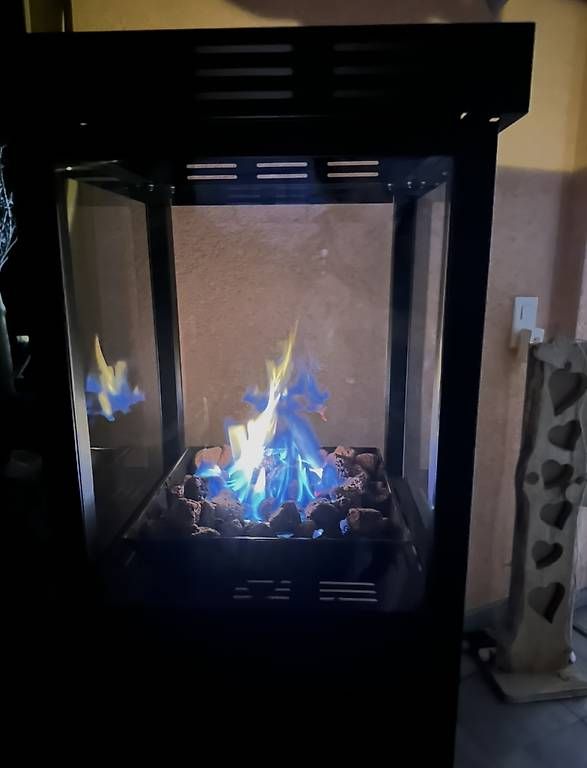 Camini: Gaskamin 6,5 kW mit Lava Steinen – Usato da Schellenberg venduto da Brigitte000 2