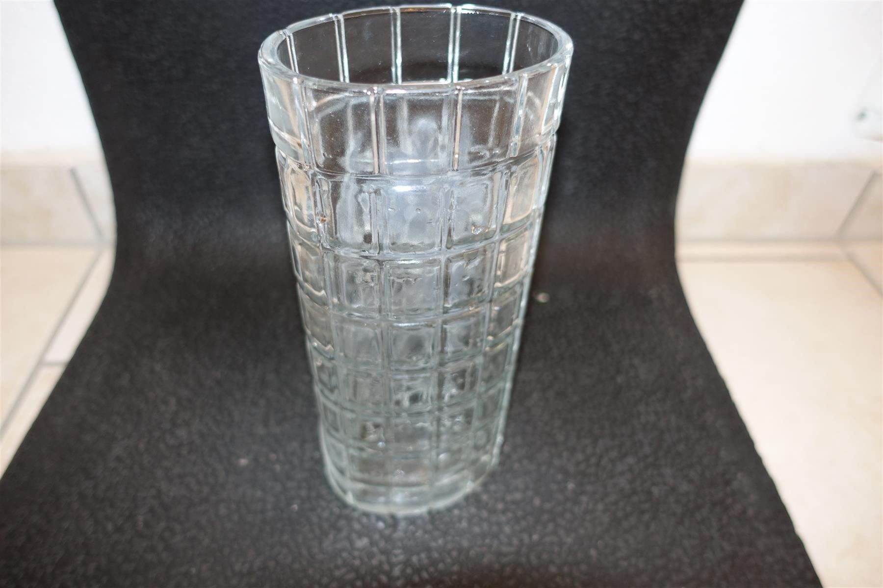 Vasen & Gefässe: Vase mit Blumenmotiv, oval, schwer, Glas – Gebraucht aus Aesch ZH von Goonies_1 3