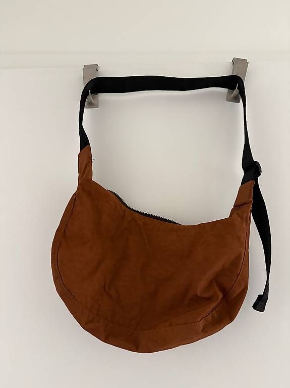 Baggu Borse: Baggu Medium Nylon Crescent Bag Brown – Usato da Zürich venduto da sho_9b69 3