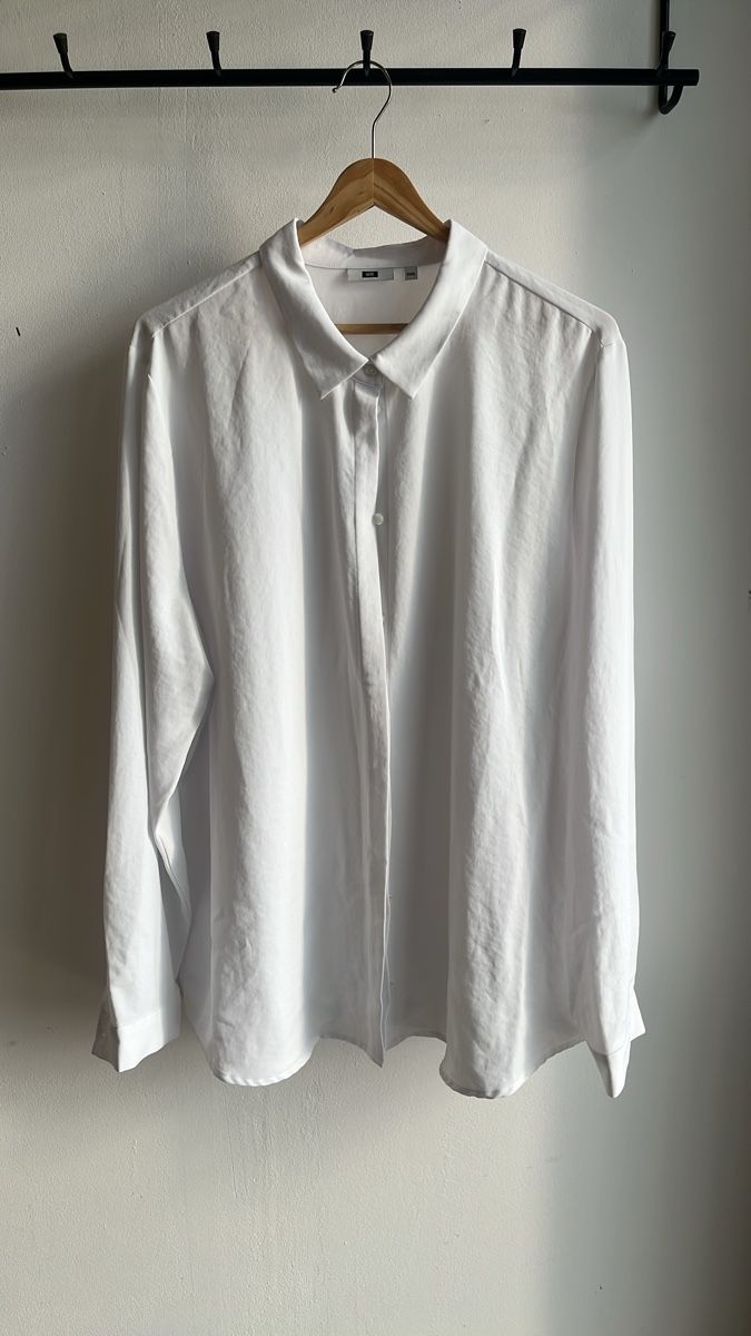 Blusen: Weiss Langarmbluse mit Kragen Grösse XXL – Gebraucht aus Zürich von Atelier8009