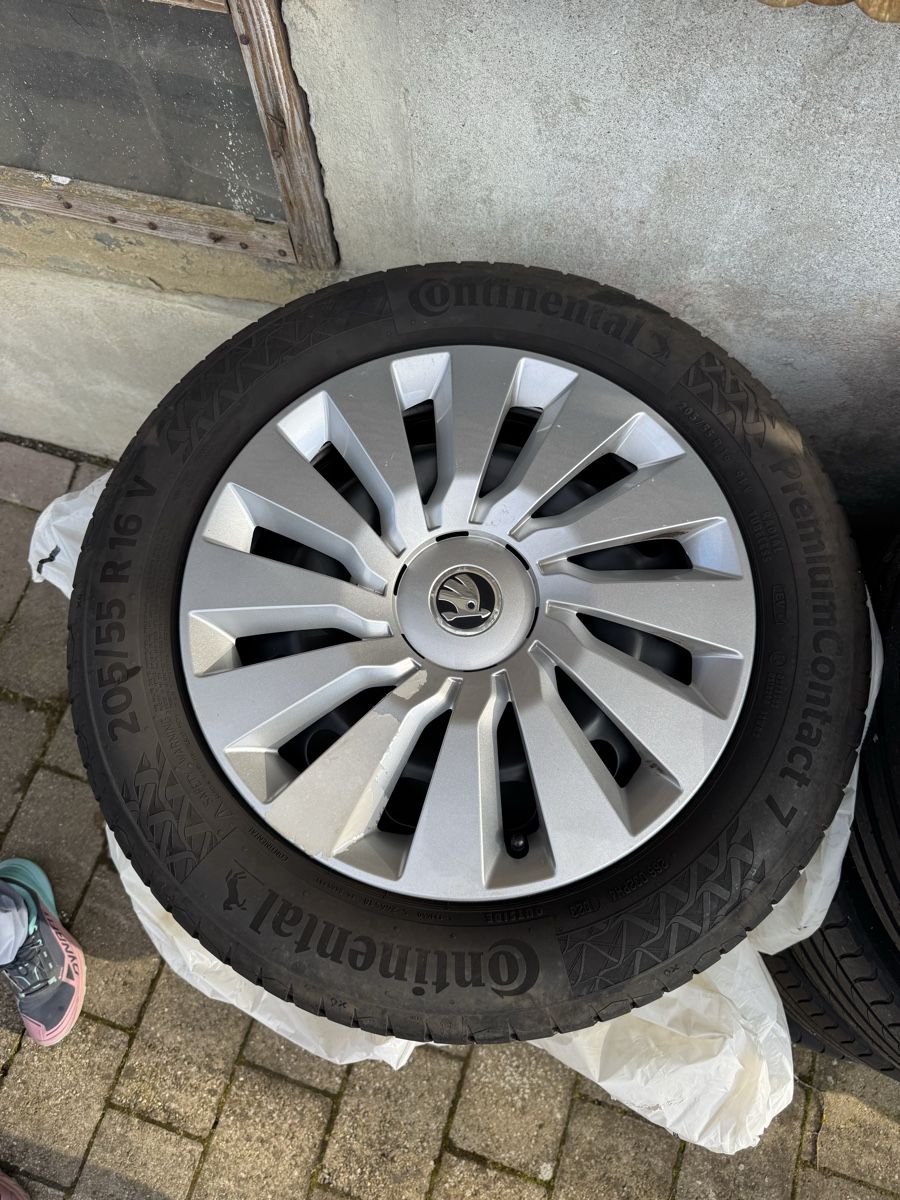 Pneus & Kompletträder: Skoda Kompletträder, 205/55 R16 Fast neue Sommerreifen – Neu (gemäss Beschreibung) aus Schenkon von Mnop