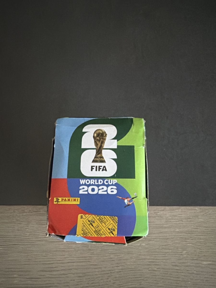 Panini Cartes à collectionner: Boîte panini avec 50 paquets  – D'occasion à Châtelaine par Diogo.138
