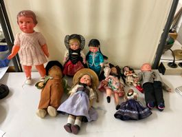 1 Lot diverse Puppen, schauen Sie rein