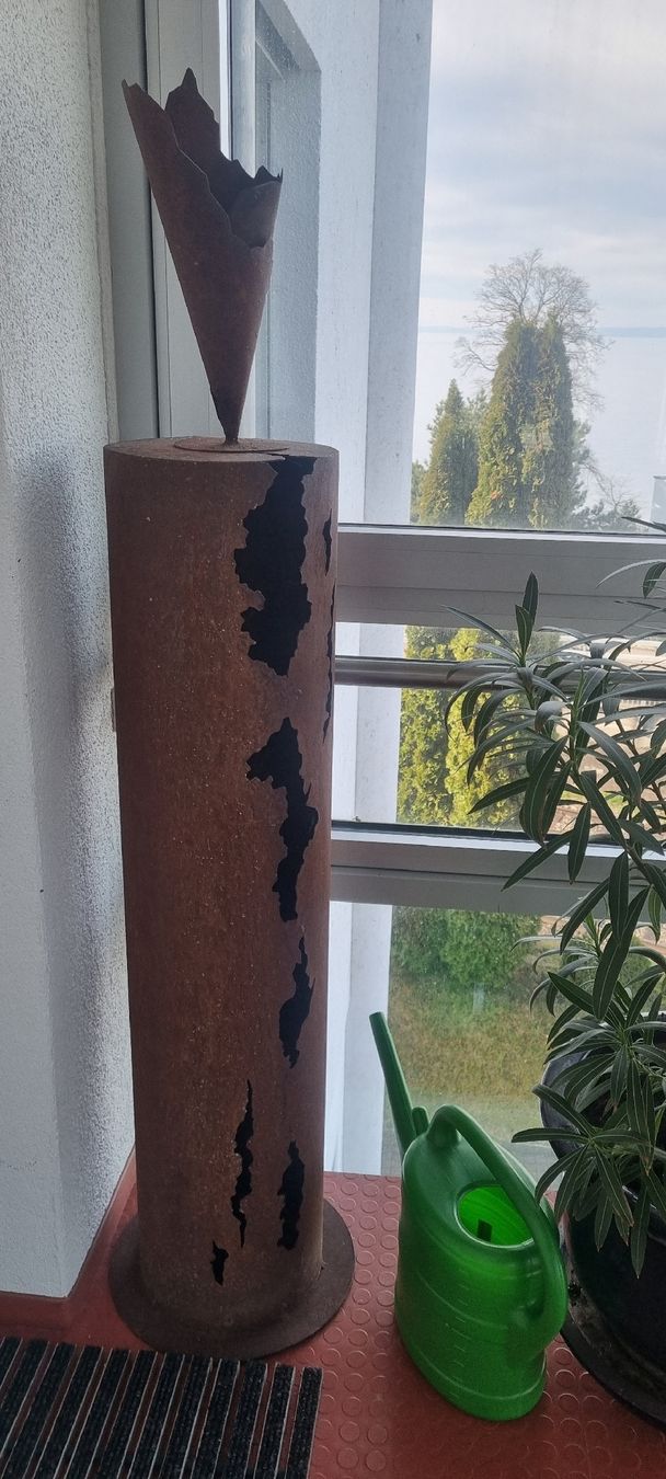 Skulpturen & Statuen: 2 Rostsäulen mit Weltkugel und Cornet – Gebraucht aus Rorschacherberg von Alf06 4