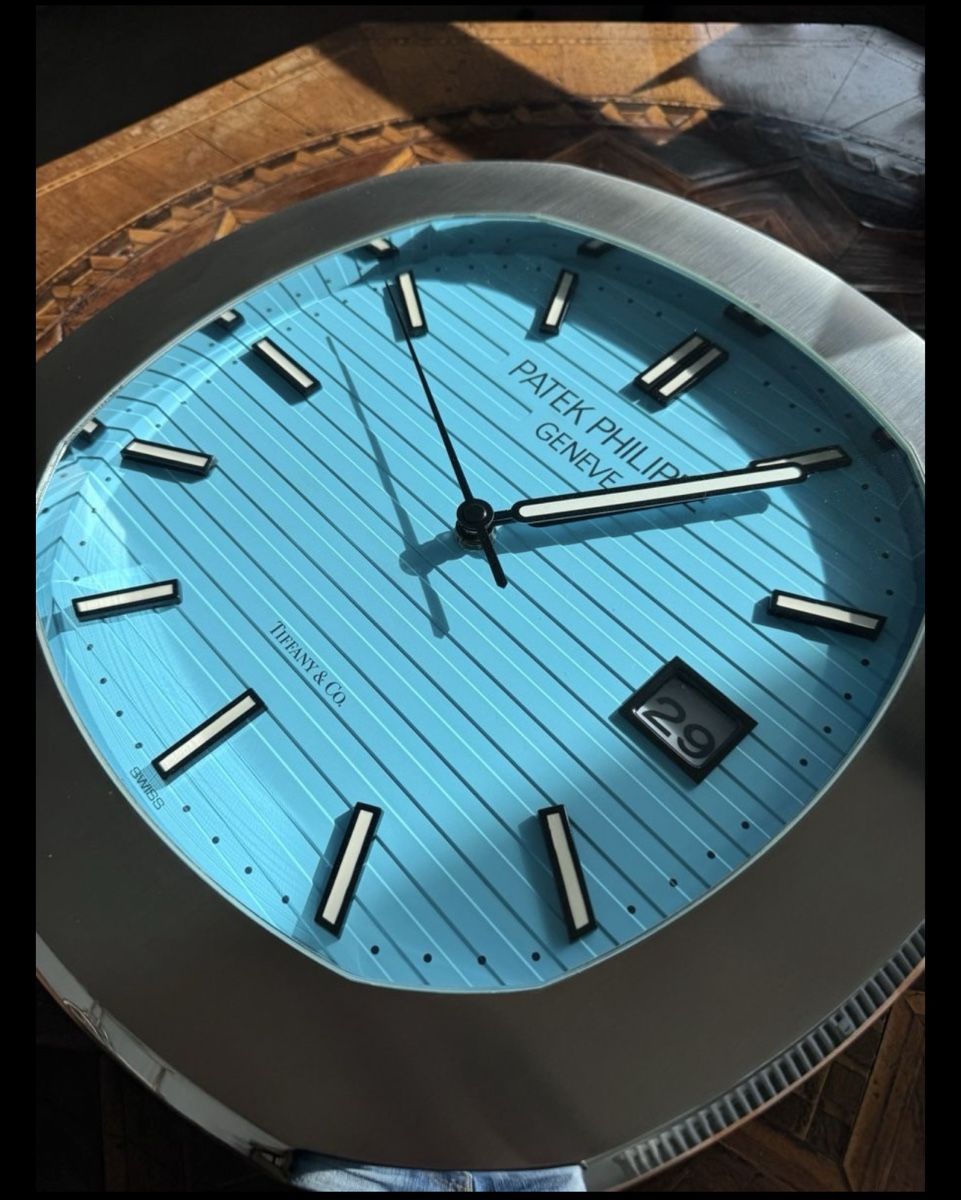 Patek Philippe Orologi: Patek Philippe Nautilus Wanduhr – Usato da Liestal venduto da Riesi2010