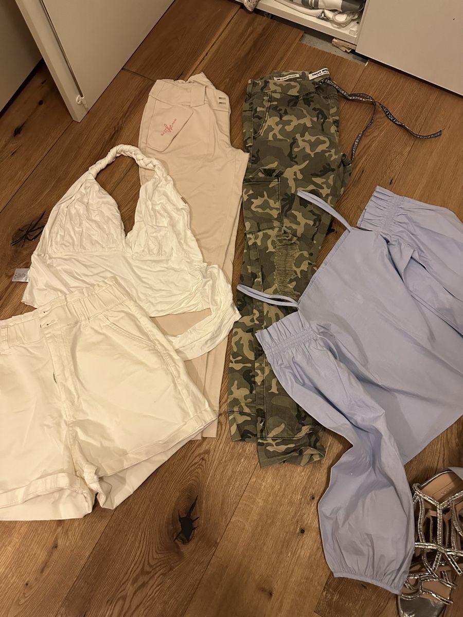 Lots de vêtements: Kleider – D'occasion à Rudolfstetten par Laramalna