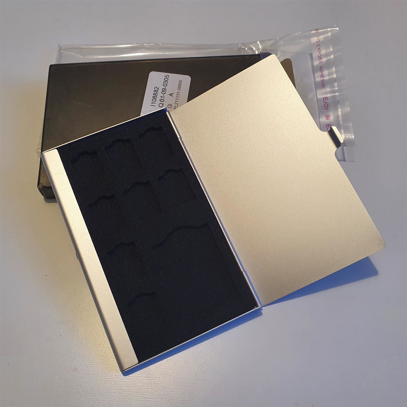 Schede di memoria: Boîtier de rangement MicroSD / SD Cartes – Nuovo e nell'imballaggio originale da Yverdon-les-Bains venduto da rogi80 3