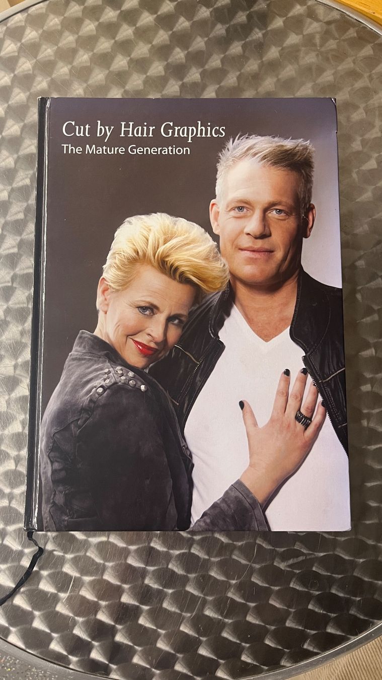 Livres: Frisurbuch Coiffeur – D'occasion à Meinisberg par Coiffeur_Liquidation